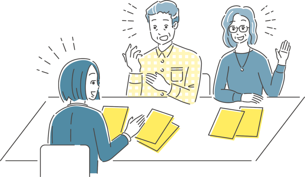 シニア夫婦に説明するスーツ女性